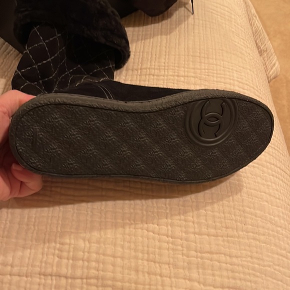 Gorgeous never worn chanel shearling boots! - Picture 4 of 5